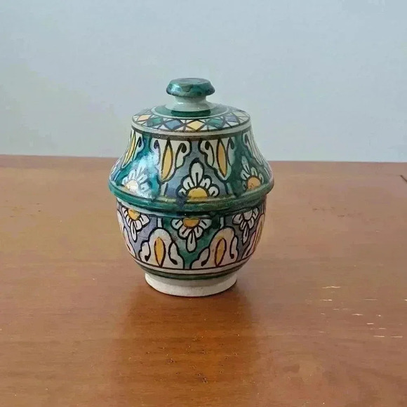 Small BOWL LIDDED PART OF THEE PIECE VINTAGE MOORISH HAND MADE COLLE… - Picture 2 of 9